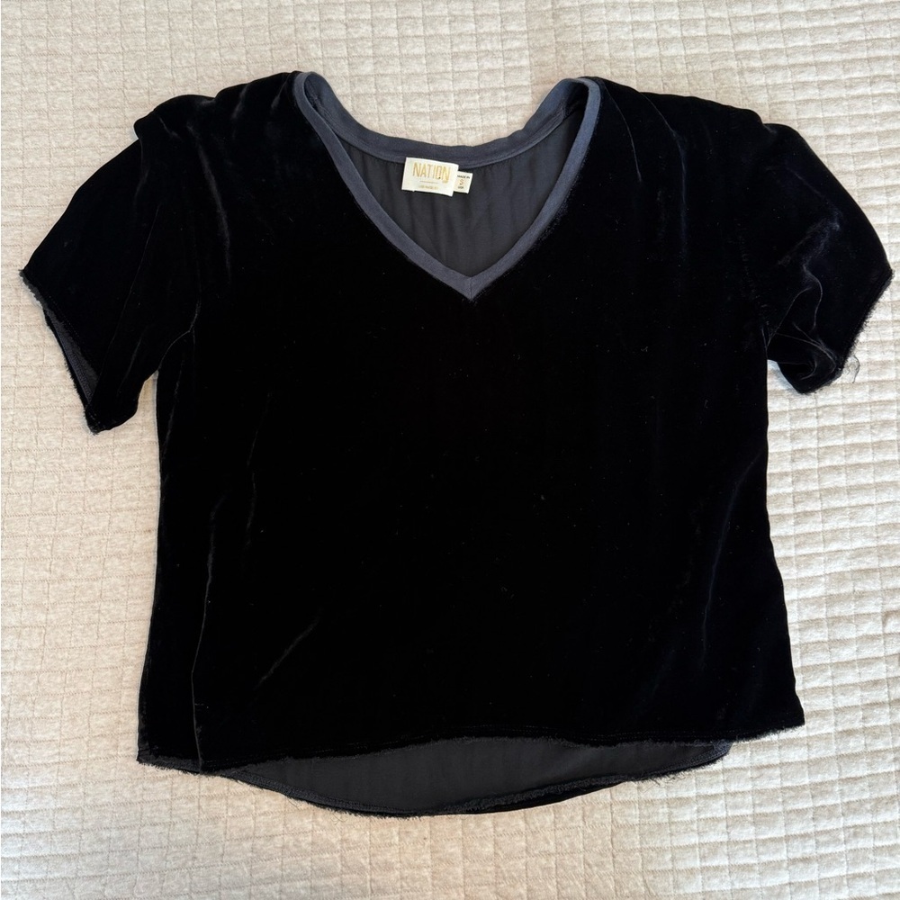 Nation LTD Velvet Velour Vneck Pullover Short Sleeve Shirt Womens Small Black
